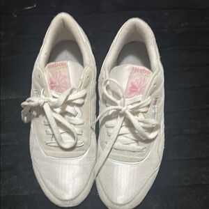 Reebok White Sneakers Classic Low-Top Design